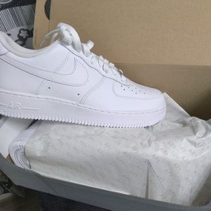 WHITE AIR FORCES SIZE 8.5
